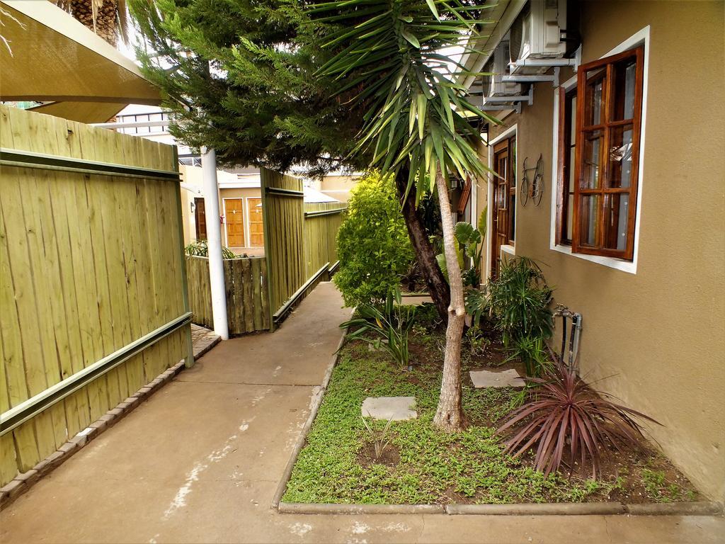 Uzuri Guesthouse Cc Windhoek Luaran gambar